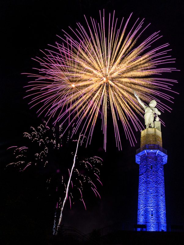 200704-gold-and-purple-vulcan-fireworks-IMG_5789 s