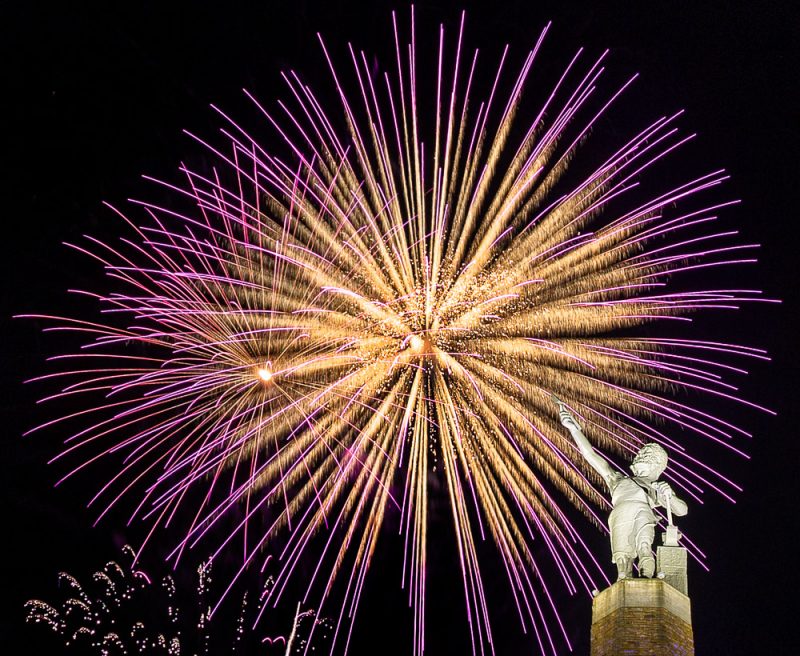 200704-gold-and-purple-vulcan-fireworks-cropped-IMG_5789 s